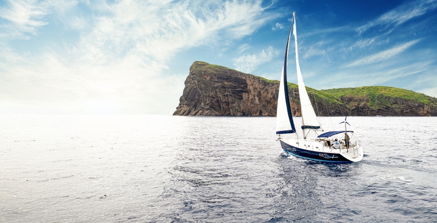 Blue_Safari_BS_-_Sailing_Monohull_1_cropped