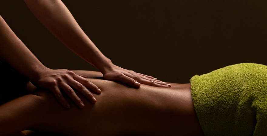 Glomorr_Nails_and_Beauty_Spa_relaxing