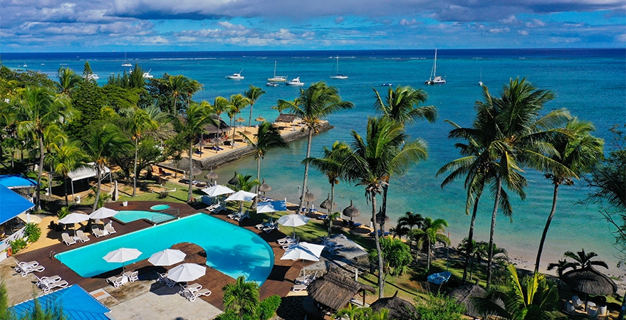 Coral_Azur_Beach_&_Resorts_Coral_Azur_0000s_0027_21_CAM_Pool_&_Beach_club