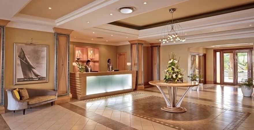 I_Spa_Club_-_Le_Suffren_Hotel_&_Marina_le_suffren_lobby_google__1_cropped