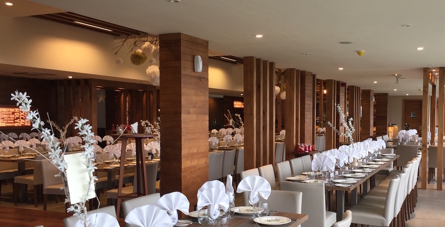Magic_Spoon_4.3-Restaurant-Bar2_cropped